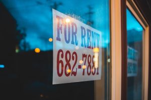 Sign in window saying for rent